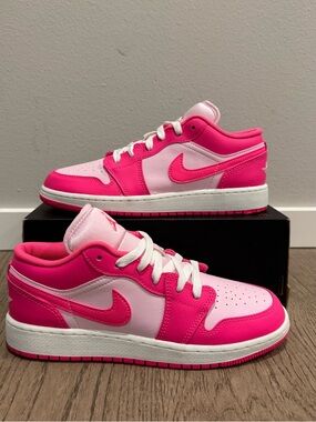Jordan 1 Low Pink White